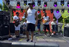 Photo of Grupo Êxito agitou funcionários da LIFECAR na tarde de ontem 07, na festa de confraternização